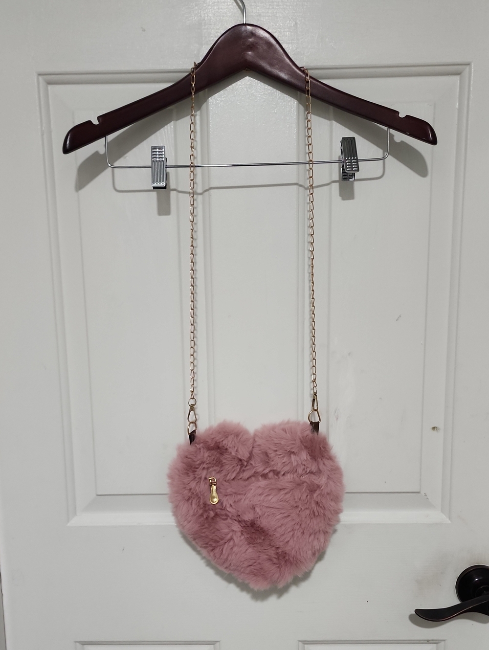 Unbranded Pink Faux Fur Heart Crossbody Bag with Gold Chain
